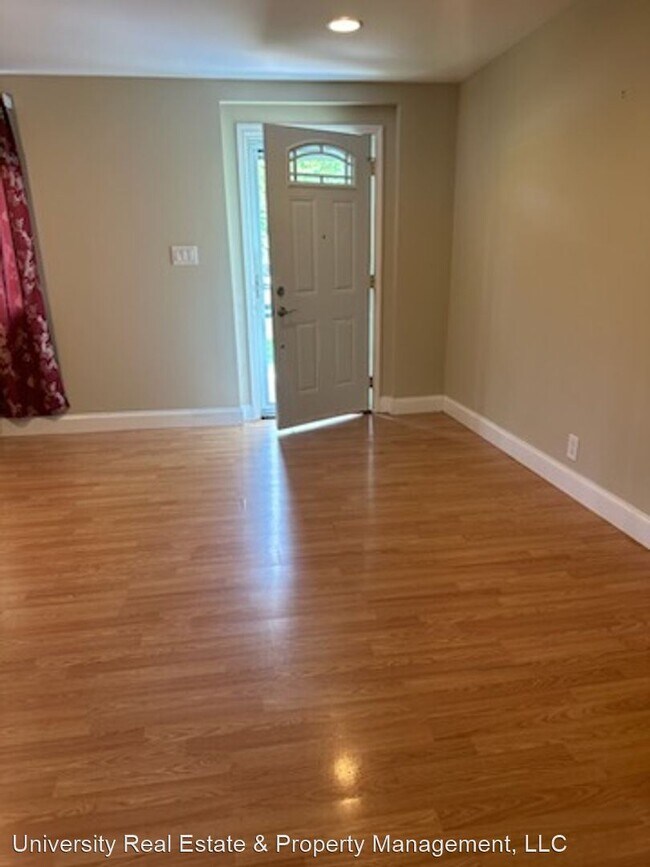 Building Photo - 2 br, 1 bath House - 4401 Walker Blvd