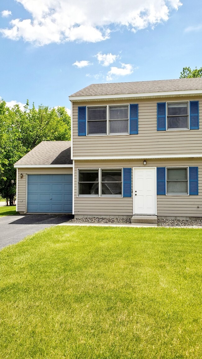 Primary Photo - 325 Shorewood Cir