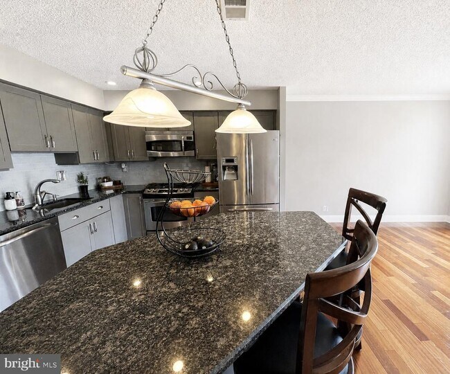Building Photo - 1042 Colin Dr