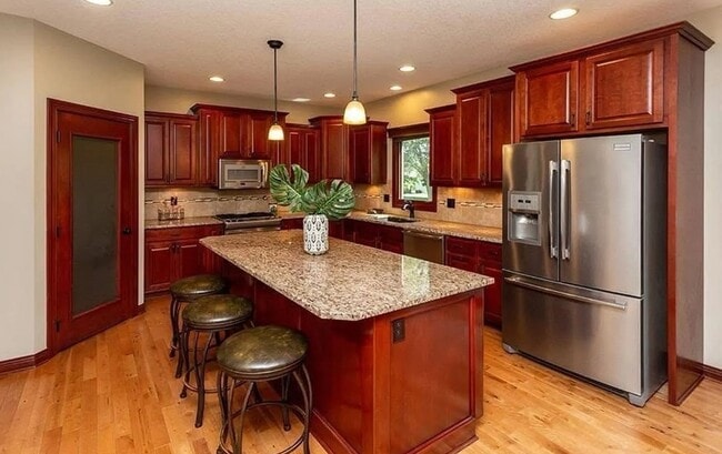 Building Photo - 8700 Wooded Point Dr