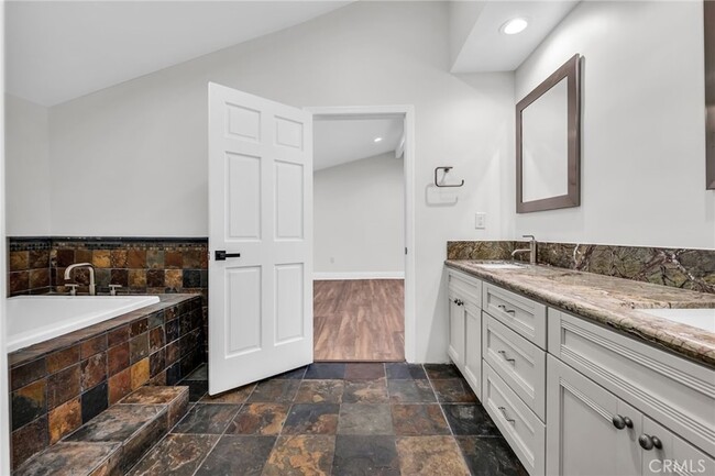 Building Photo - 2417 Sunnyside Ridge Rd