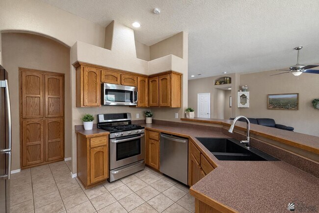 Building Photo - 10745 E 38th Ln