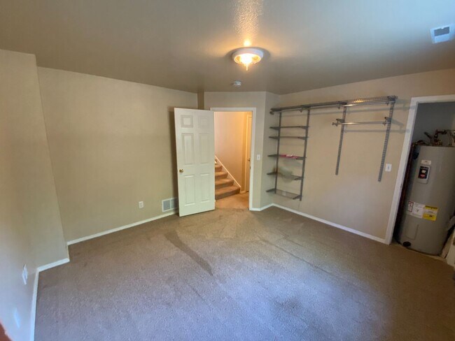 Building Photo - 4 Bed 2 Ba Home- Walking Distance to Emily Dickinson Elementary