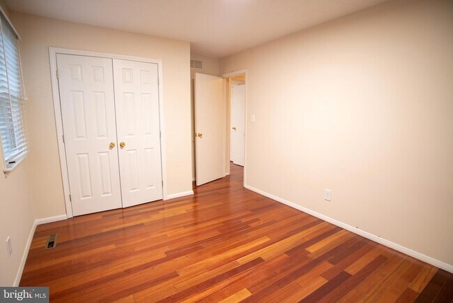 Building Photo - 10038 Chatelaine Cir