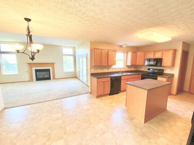 Building Photo - 129 Sapphire Ice Dr