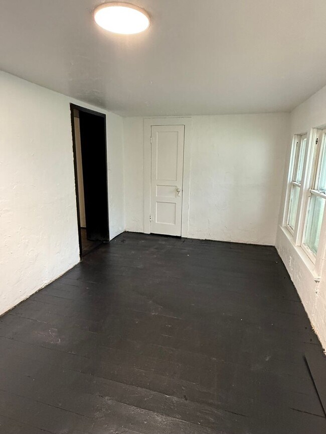Building Photo - Affordable Rental near downtown Ardmore!
