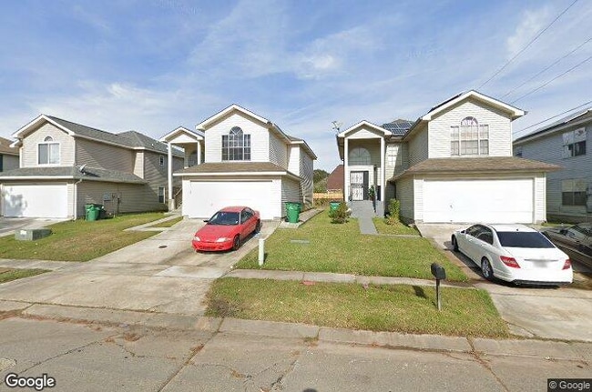 Building Photo - 1920 Lac La Belle Dr