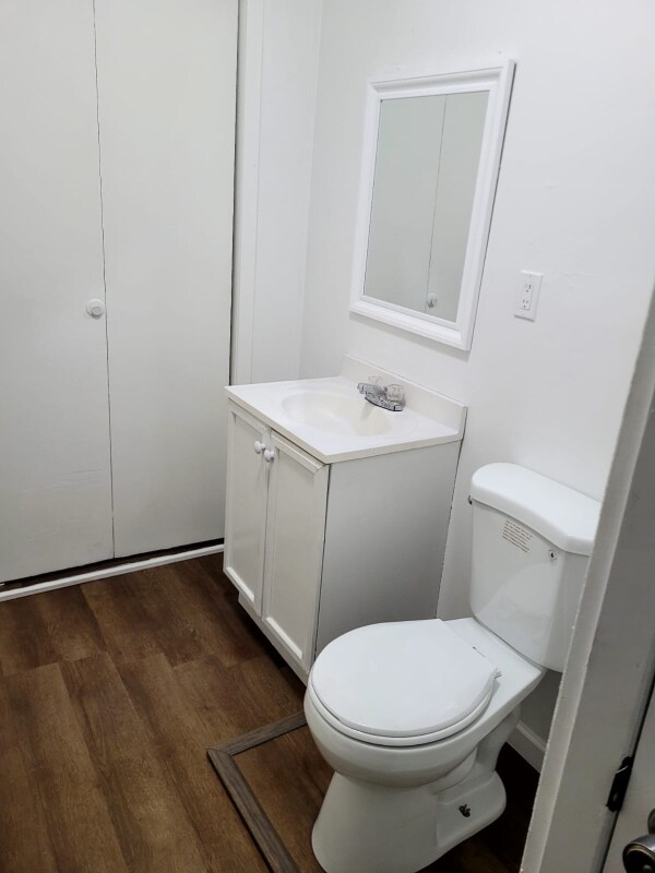 Building Photo - 165 Midway Dr