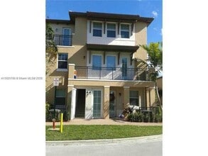 Building Photo - 948 SW 147th Ave