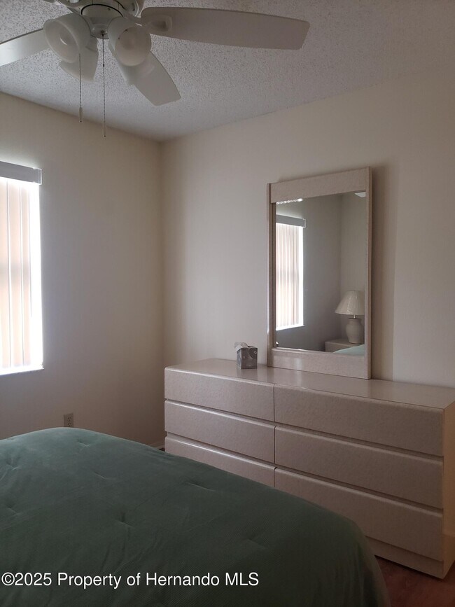 Building Photo - 7431 Flyway Dr