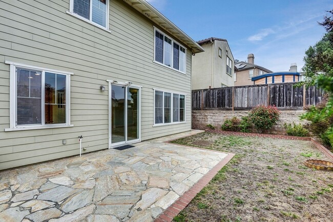 Building Photo - Magnificent home in San Bruno