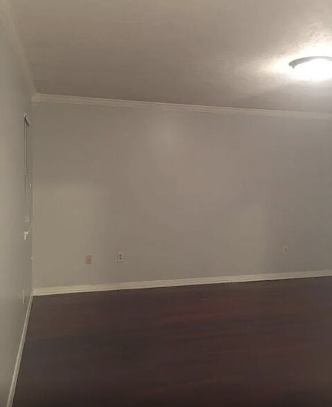 Room 1 - 1727 Tanglewood Ct