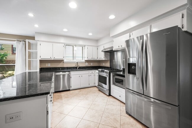 Building Photo - 5116 Prince Phillip Cove