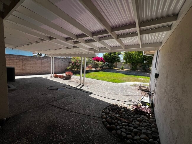 Building Photo - 2260 Crocker Way