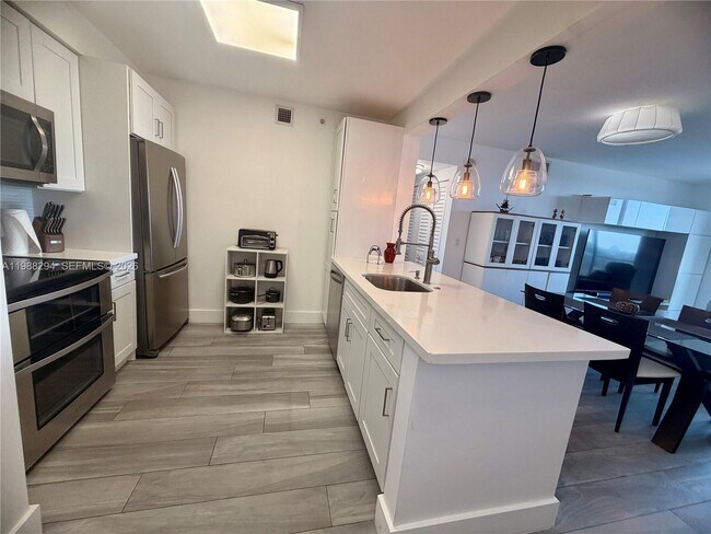 Building Photo - 900 SW 8th St