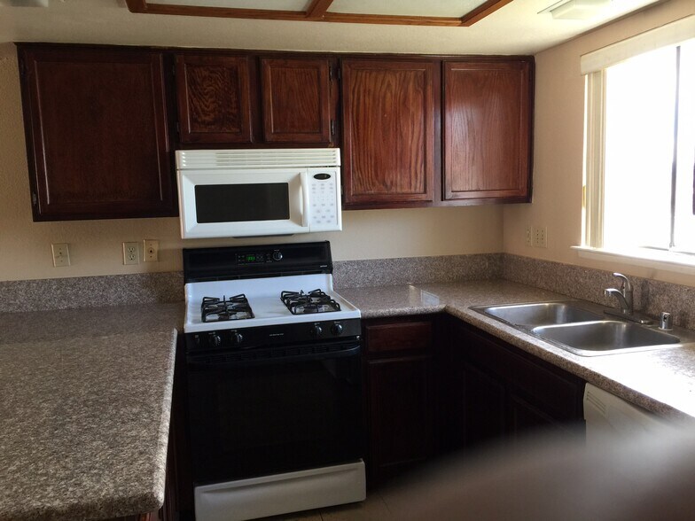 Building Photo - 5203 Caliente St