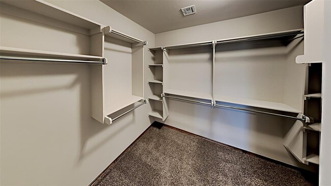 Building Photo - 14301 Peach Tree Dr