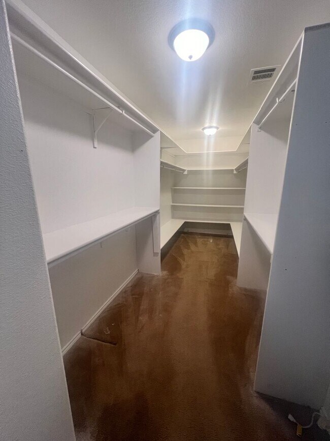 Building Photo - Rare Huge 5 Bedroom in Leander, TX