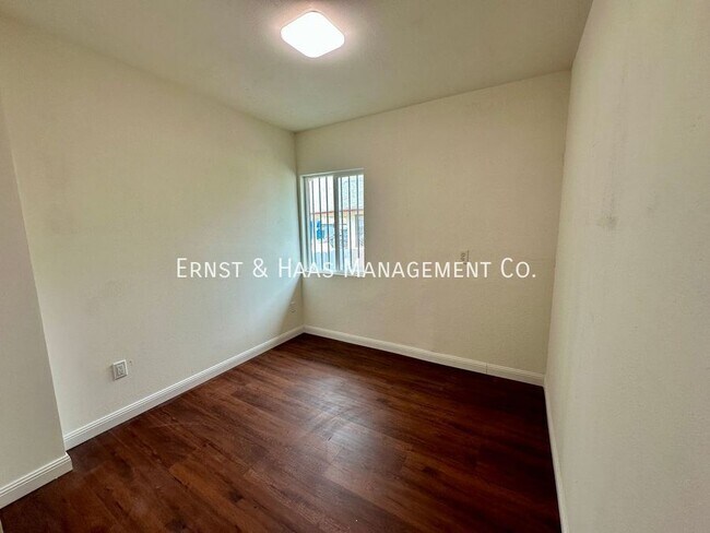 Building Photo - Fantastic 3 Bedroom Duplex Near Poly High ...