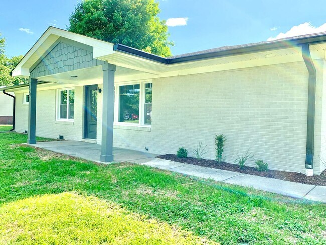 Building Photo - 427 Wayne Dr