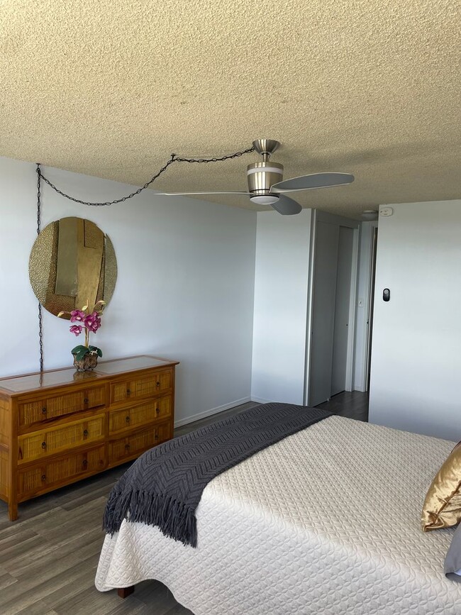 Building Photo - 2BR/2BA FULLY FURNISHED CONDO WITH OCEAN &...