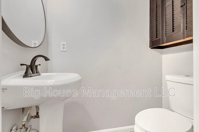 Building Photo - 9 Kings Wharf Pl