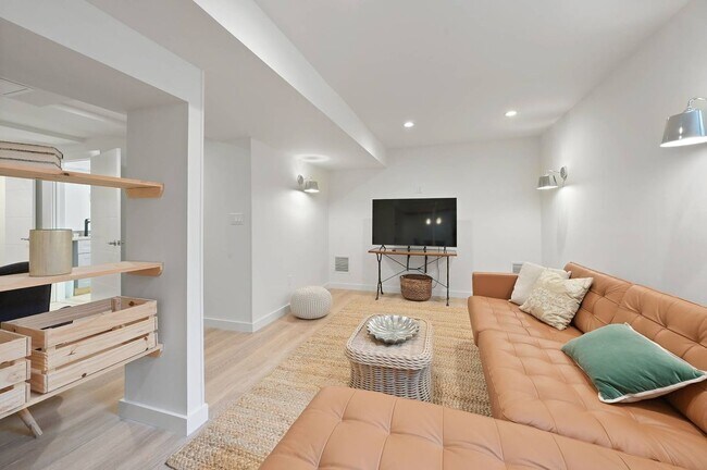 Building Photo - 35 Toylsome Ln