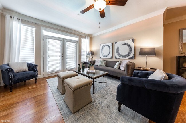 Building Photo - 2 br, 1 bath Flat - 5601 West Loop S