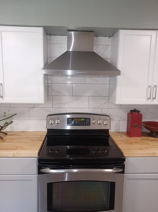 Building Photo - 3160 SE 30th Terrace