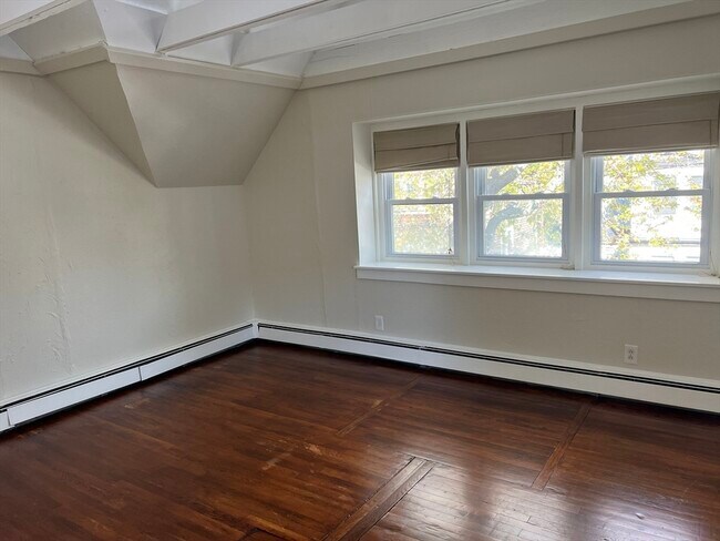 Building Photo - 21 Hawthorn Ave