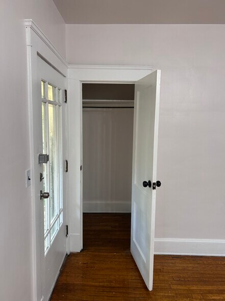 Building Photo - 10806 Bernard Ave