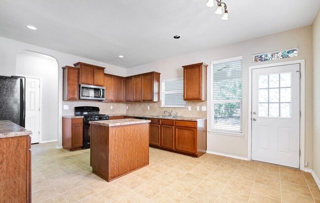 Building Photo - $1000 Off February's Rent! - IMMACULATE Well-Maintained 3bd/2ba/2gar In Alamo Ranch!