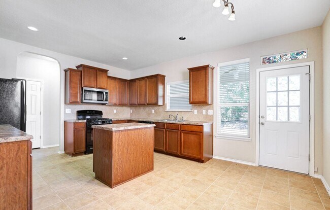 Building Photo - IMMACULATE Well-Maintained 3bd/2ba/2gar In Alamo Ranch!