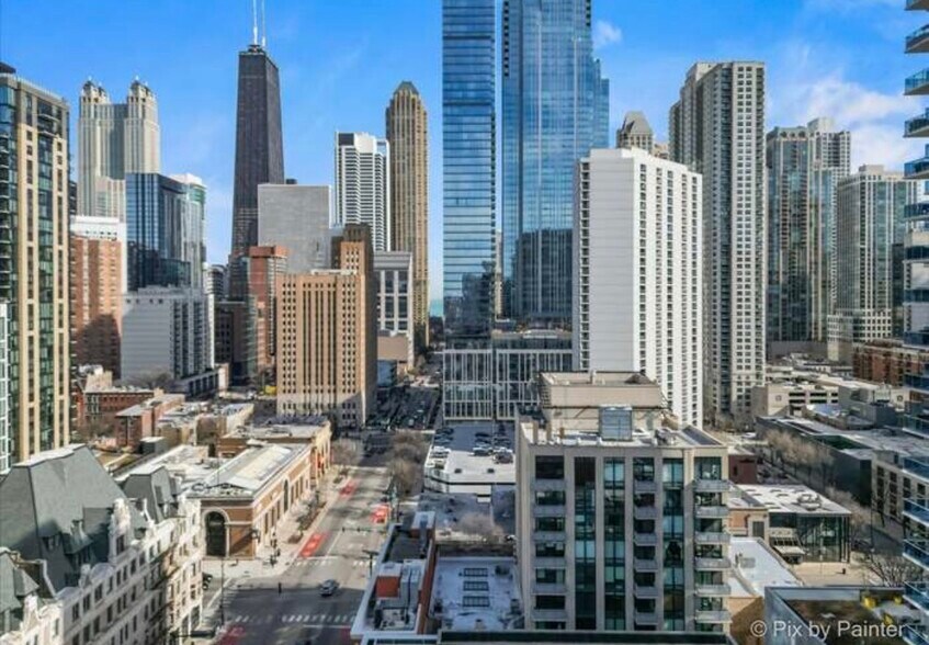 Building Photo - 744 N Clark St
