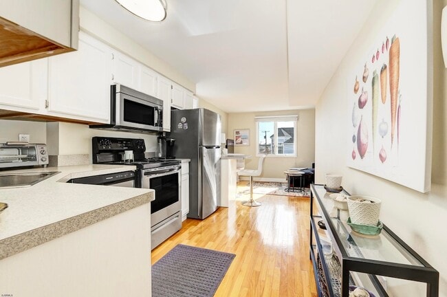 Building Photo - 9801 Ventnor Ave