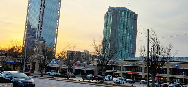 Building Photo - 21 Delmont Dr NE