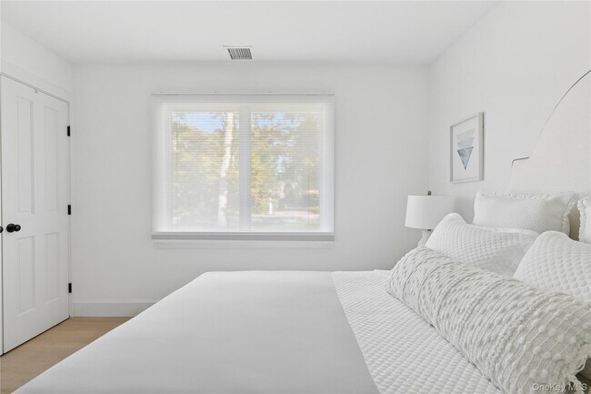 Building Photo - 13 Sherwood Rd