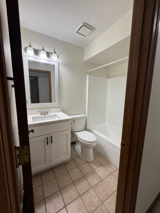 Building Photo - 121 Spuhler Dr