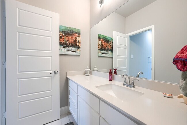 Building Photo - 2446 Bainbridge Dr