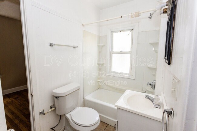 Building Photo - 3849 W 135th St