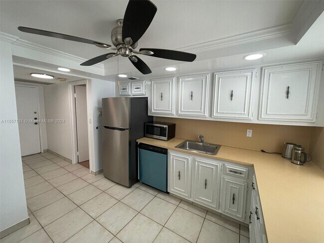 Building Photo - 601 Three Islands Boulevard