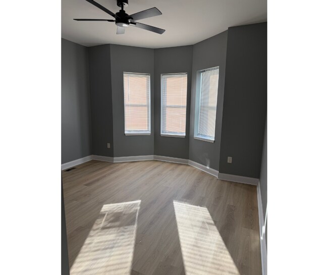 Building Photo - 427 S Augusta Ave