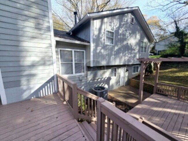 Building Photo - 2312 Kilkenny Way NE