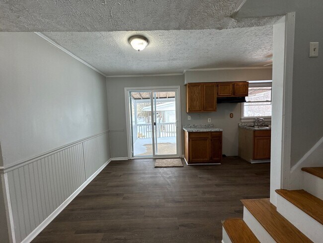 Building Photo - 338 N Skyline Dr