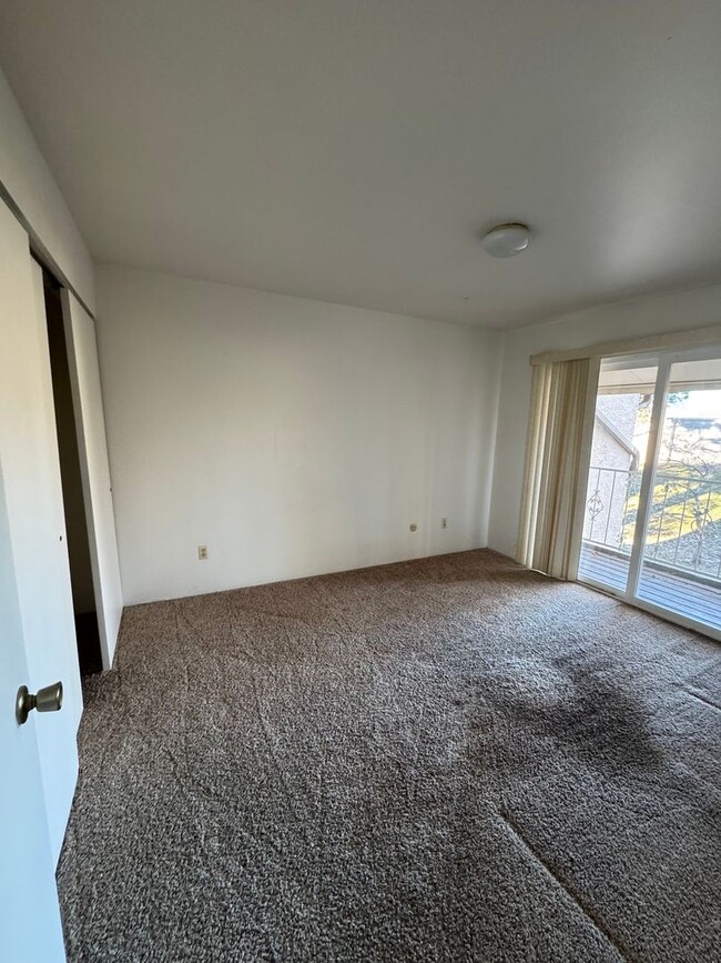 Building Photo - 3 Bed 2 Bath Townhome - Central Colorado S...