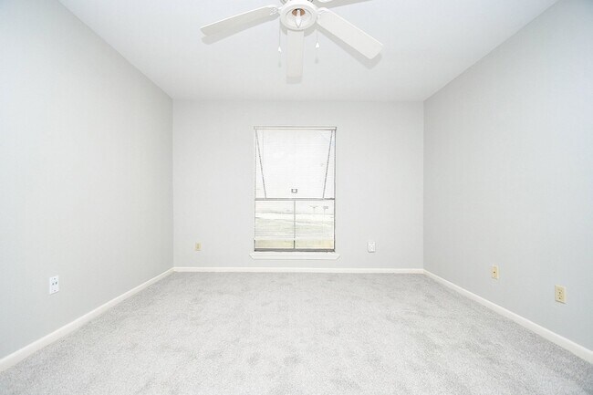 Building Photo - 8433 Hearth Dr