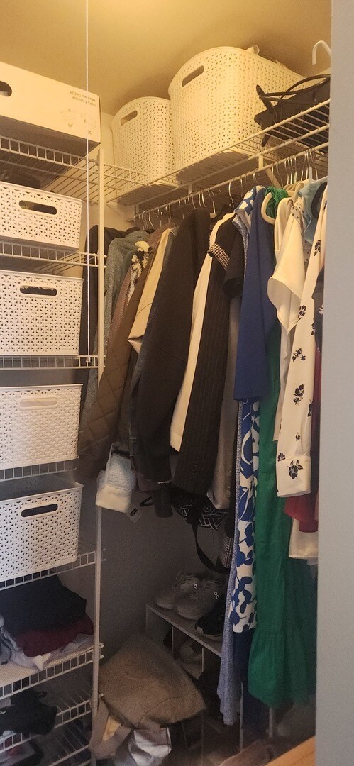 Building Photo - 607 W Wrightwood Ave