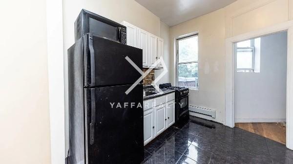 Building Photo - 3 bedroom in BROOKLYN NY 11233