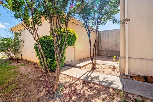 Building Photo - 8007 Ederville Cir