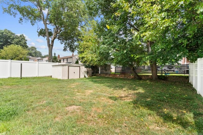 Building Photo - 214 Country Rd